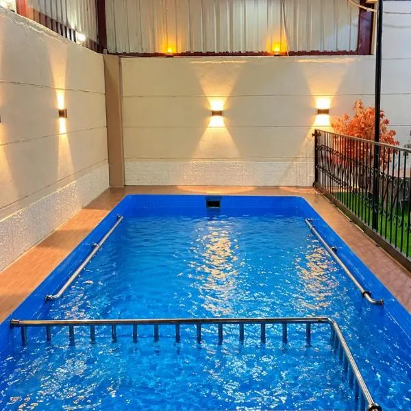 عدن صلاح الدين, hotel
