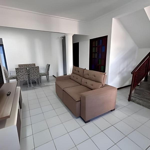 Casa c/ AR, 4/4, mt espaçosa em ótima localização - Foto 5