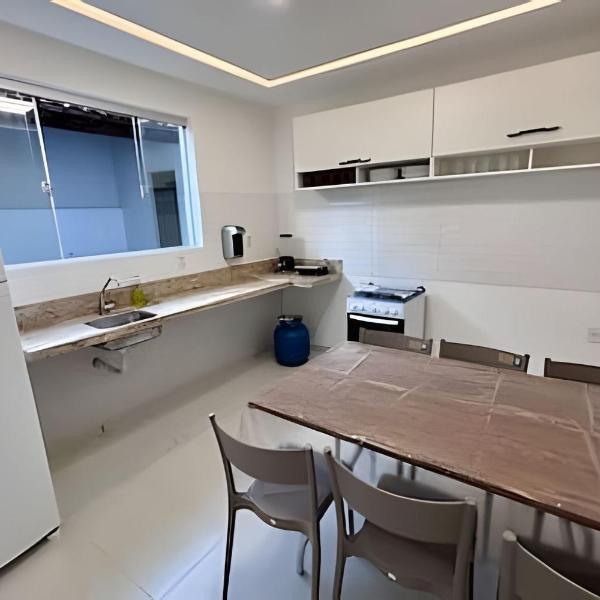 Casa c/ AR, 4/4, mt espaçosa em ótima localização - Foto 4