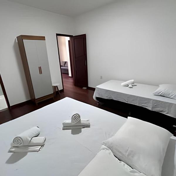 Casa c/ AR, 4/4, mt espaçosa em ótima localização - Foto 2