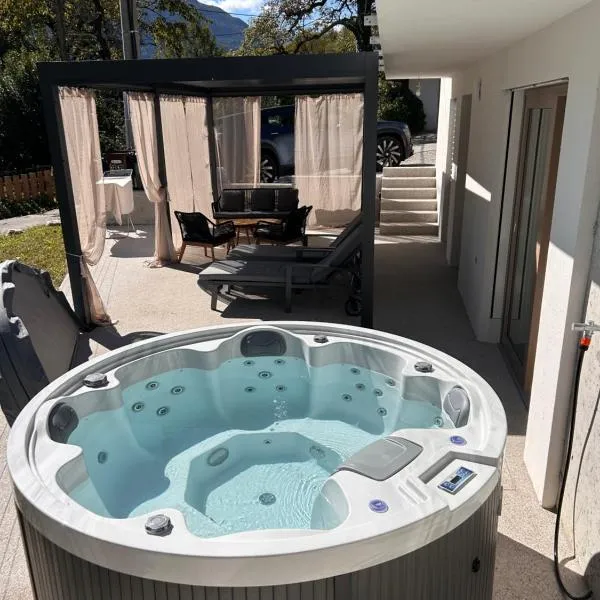 Viesnīca NEW! Bovec Vacation - Alpine Retreate Apartment with jacuzzi pilsētā Boveca