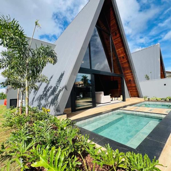 Luxury Chalet w Heated Pool & Bathtub with a View