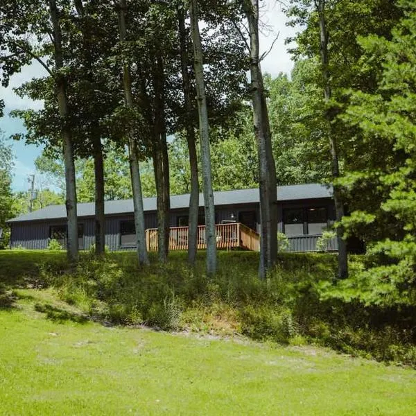 Buckingham Woods I Hocking Hills, hotell i Logan