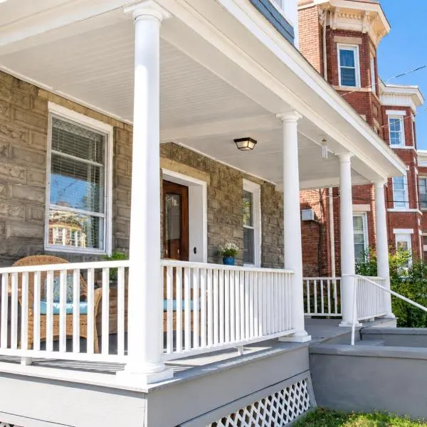 Charming Victorian Home In Historic District, hotell i Newburgh