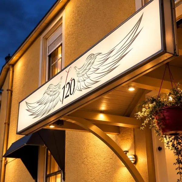 Hôtel LE 120, Hotel in La Châtaigneraie