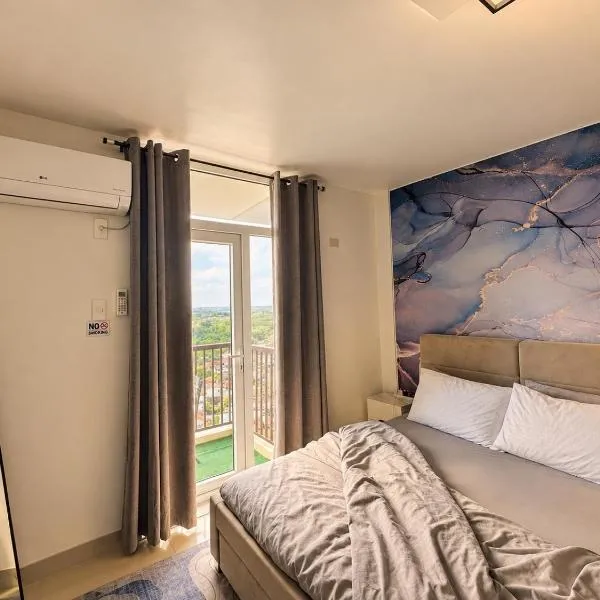 Affordable Condo with Fast Wifi & Near Airport, khách sạn ở Lo-oc