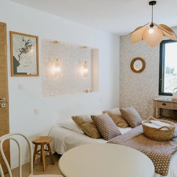 Studio dans Maison Familiale, хотел в Locoal-Mendon