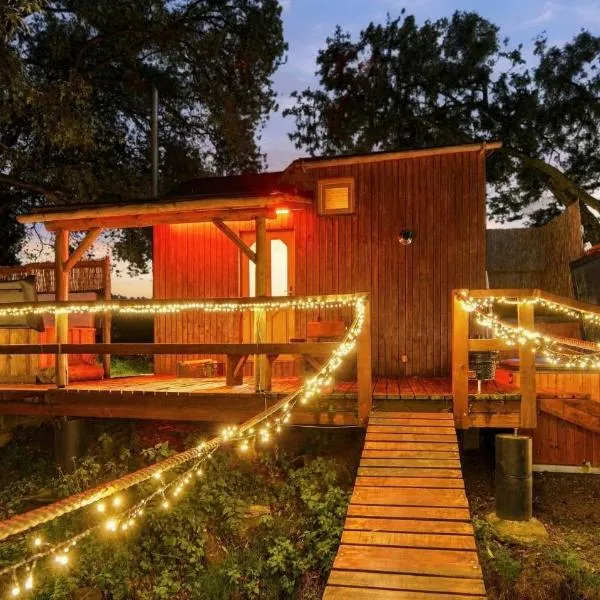 CW Harmony Mini chatka, sauna & koupací sud, hotel sa Lípa
