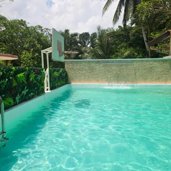A Touch of Pink - Secret Tropical Eco Retreat with Pool & Mountain Views - Underground River, Fireflies & Waterfalls, готель у місті Пуерто-Принсеса