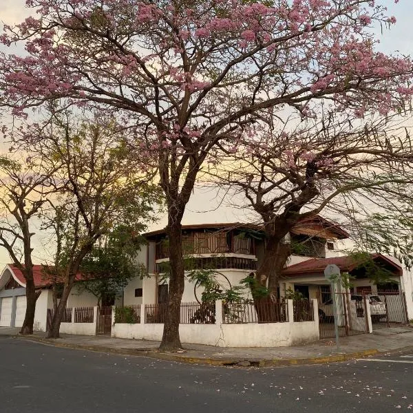 Casa Todah B&B, hotell i Liberia