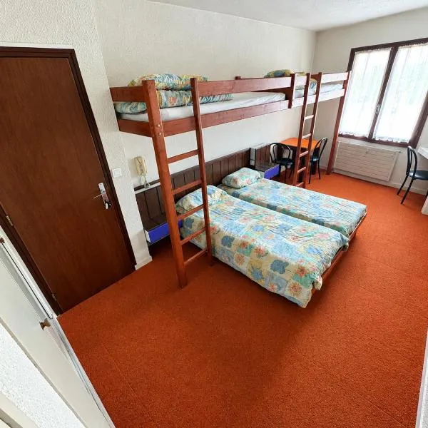 Chambre Quadruple avec Salle de Bains Privative 1 โรงแรมในวาหลุยส์