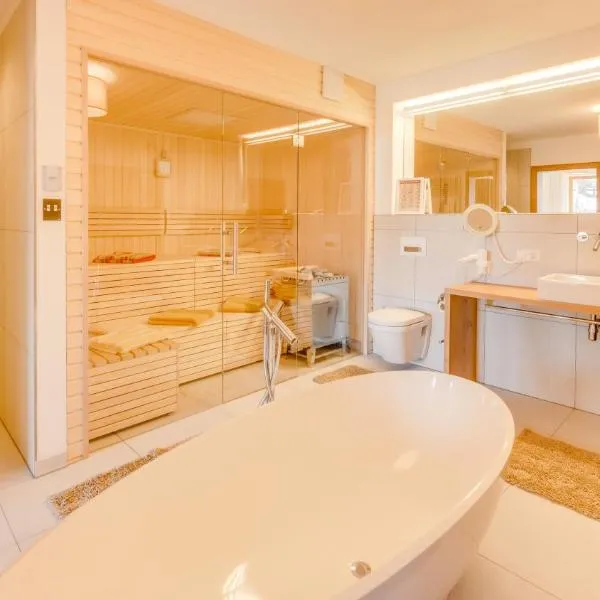 Chalet Bergliebe Seefeld Private Sauna & Garten, hotel i Seefeld in Tirol