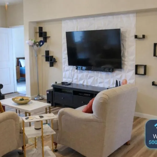 Stylish 3 Bedroom retreat near Downtown and Outlet, hotel en Kyle