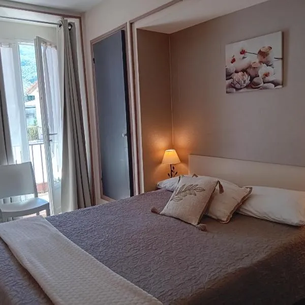 Hôtel La Gravenne: Thueyts şehrinde bir otel