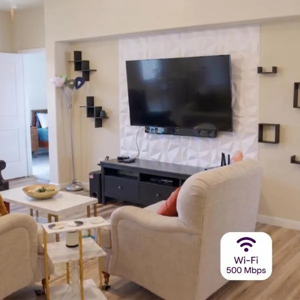 Stylish 3 Bedroom retreat near Downtown and Outlet, hôtel à Kyle