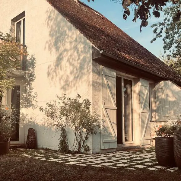 Ipso Facto- Elegante maison au calme, à deux pas du centre, avec jardin- Senlis, hotel di Senlis