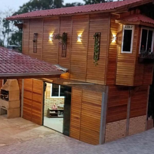 Casa 2, 3 ou 4 pessoas vista incrível com piscina centro Bombinhas carro 4x4 ou potente