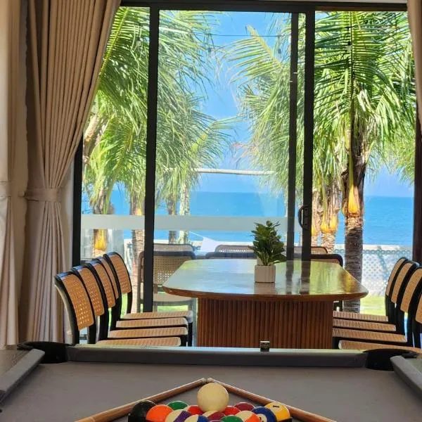 Beachfront 5BR Villa Private Pool & BBQ, hotel u gradu 'Tiến Thành'