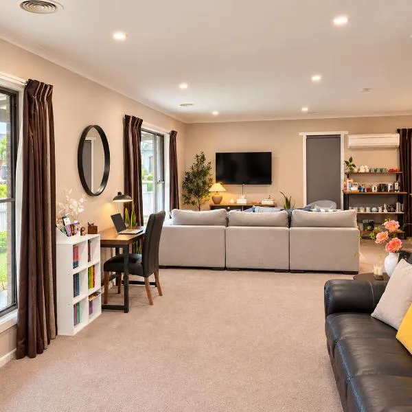 Spacious Luka Court Retreat, BBQ & Cozy Comforts, Ballarat, hotel di Ballarat