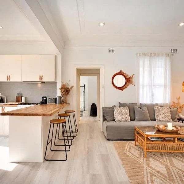 Bondi Surf Cottage: Sidney'de bir otel