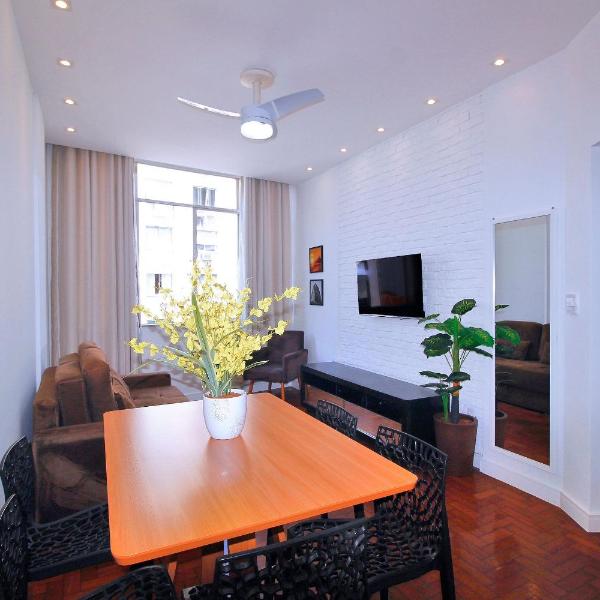 Sala e 2 quartos iluminado para 6 pessoas