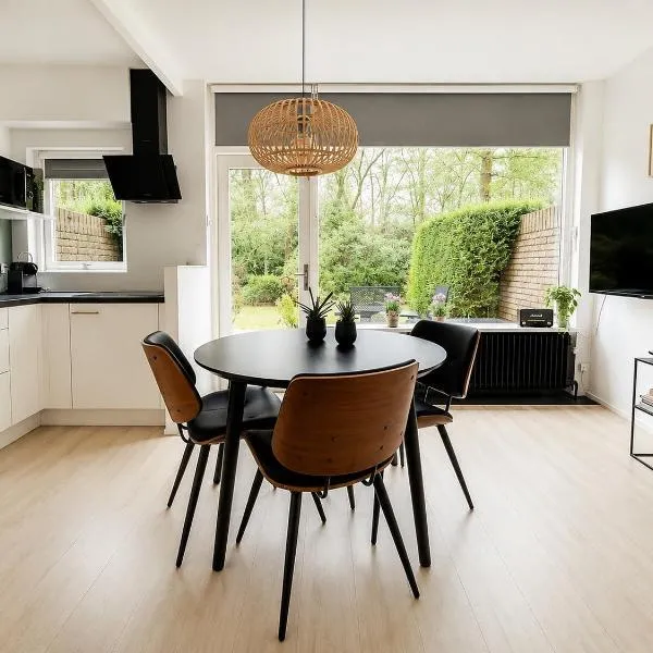 Hoefbos Otterlo Bungalow، فندق في أوتيرلو