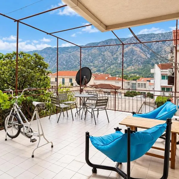 Golden Bay Apartment, hotel i Kotor