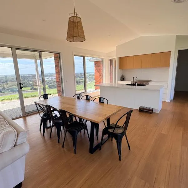 Brand New Beach Escape, hotel Warrnamboolban