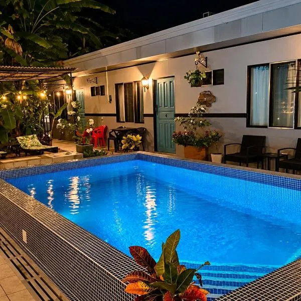 Hotel Perico Azul & Surf Camp – hotel w mieście Jacó