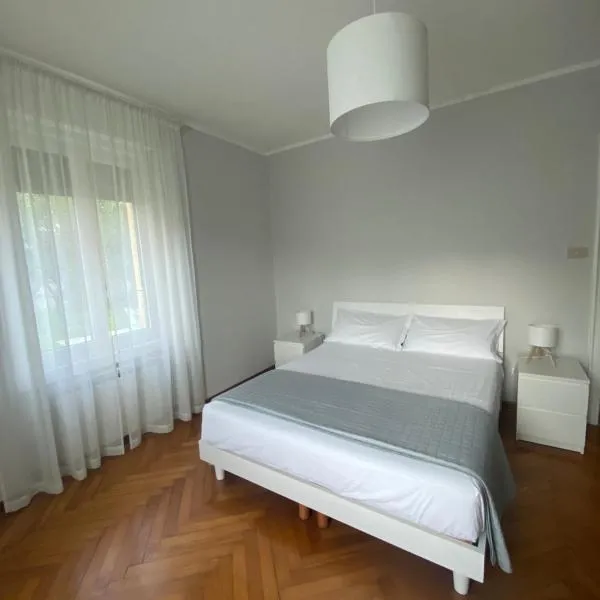 Alle Pratoline Casa vacanze spaziosa vicino Trieste e mare con deposito bici e moto coperto, hotel u gradu 'Muggia'