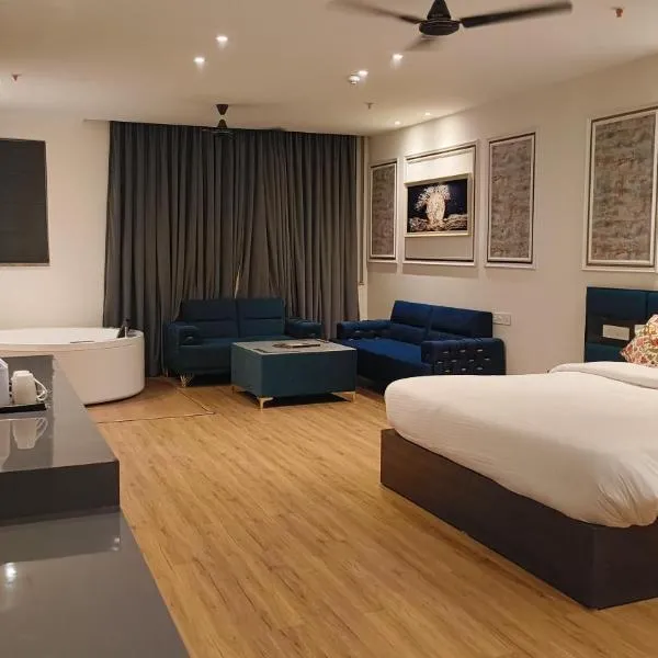 ACR Luxury Hotel: Mohali şehrinde bir otel