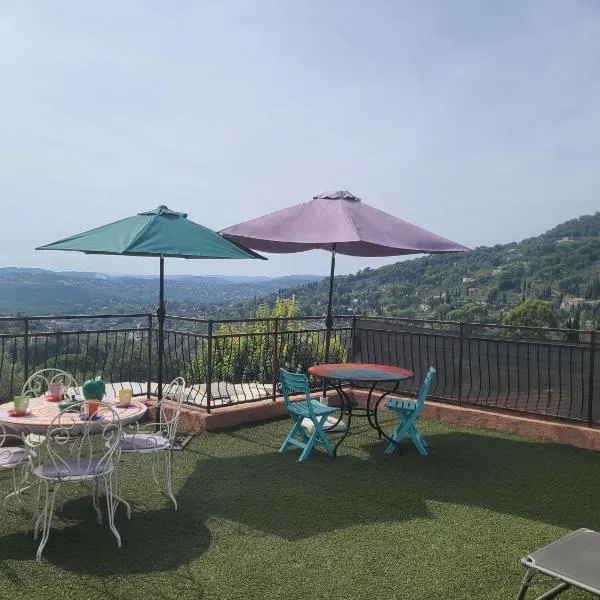 de 1 à 6 avec terrasse solarium, vue panoramique et parking gratuit, hotel a Grasse