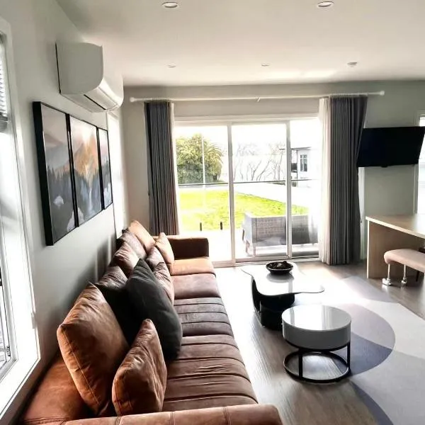 brand new Lakeside cozy deluxe, ξενοδοχείο σε Taupo