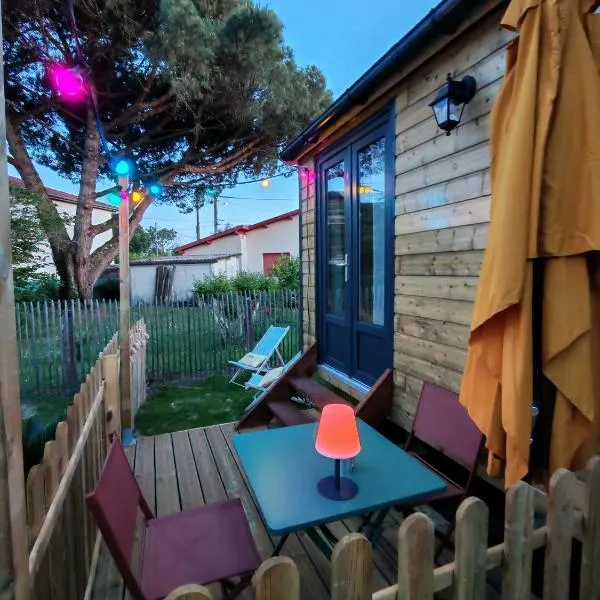 Tiny house climatisée avec spa privatif proche bassin, hotel v destinácii Gujan-Mestras