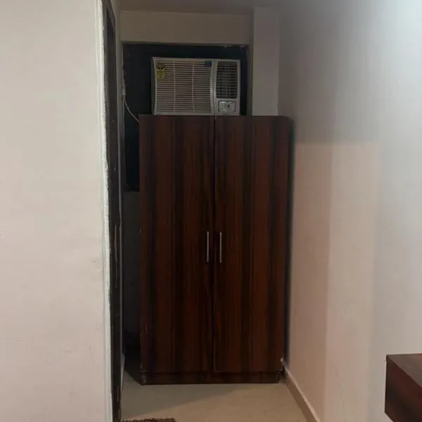 Hotel Raunak Plaza Near Vrindavan – hotel w mieście Wryndawan