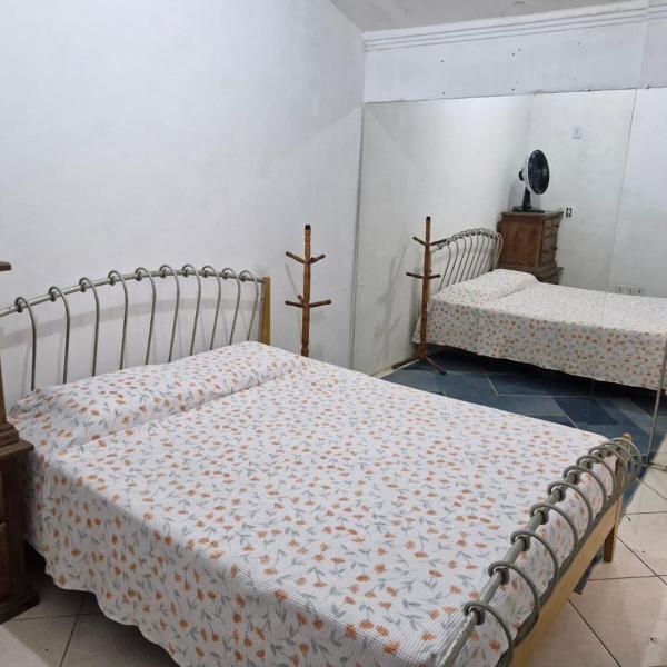 One bedroom for two people with a fan - Foto 2