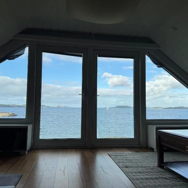 Best view beach front apartment, хотел в Ставангер