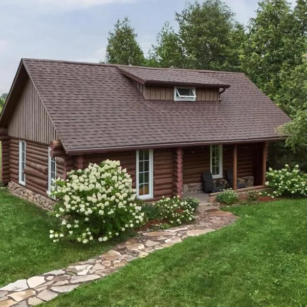 Demilune Lodge - Serene cabin with hot tub ST-2022-0044, Hotel in Milford