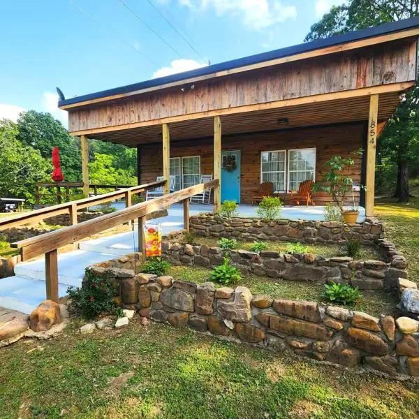 Unique Country Cabin Meets Farmhouse Modern!!! – hotel w mieście Mena