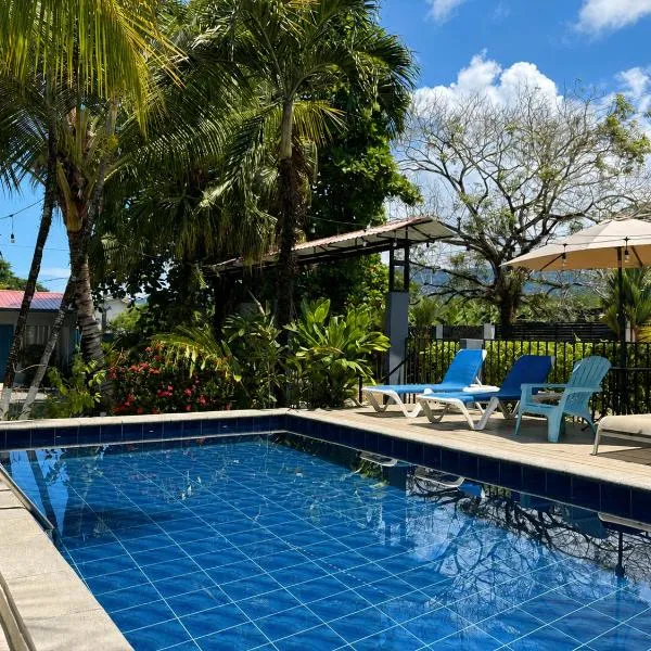 Rooms & Pool Macaws, hotell i Uvita