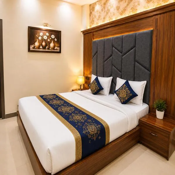 Viesnīca Hotel Elite International - Best Rated Area Mathura #Parking #Fully Ac pilsētā Mathura