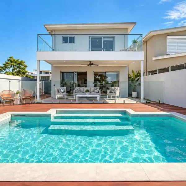 Large 5-Bedroom Family Retreat in Helensvale with Pool, hotell Gold Coastis