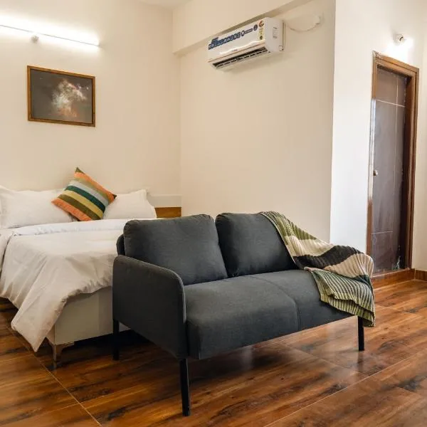 Buzz Studio Rooms, מלון בLingampalli