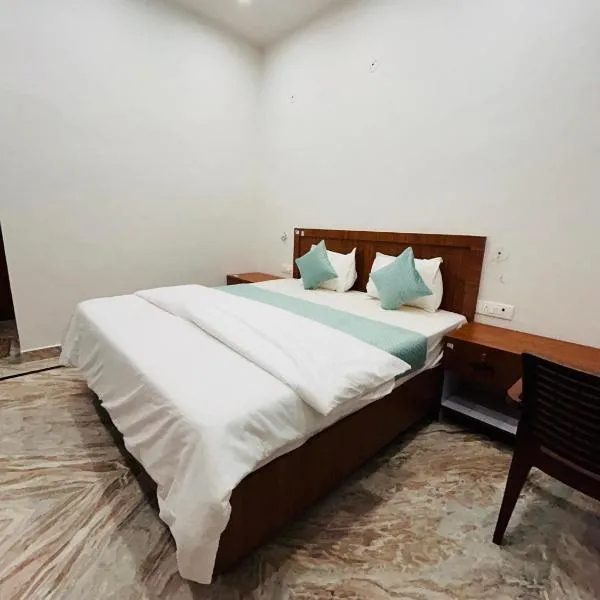Hello India vocation home, hotel in Khajurāho