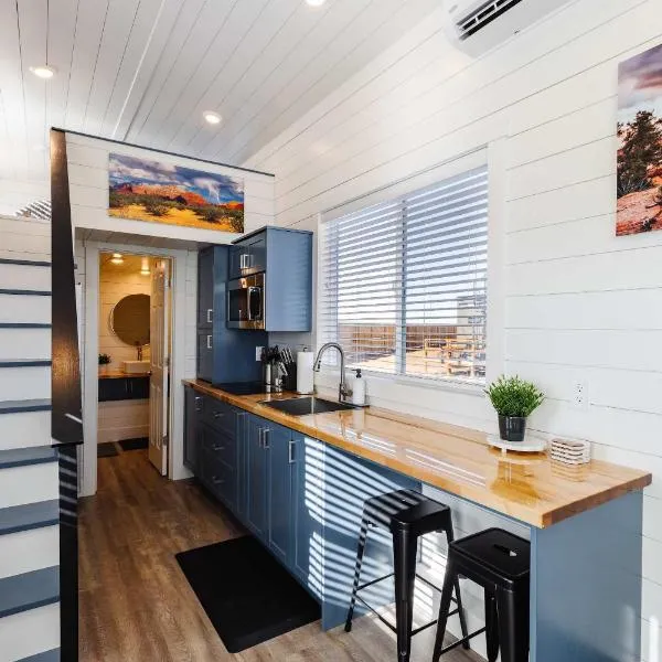 Zion Stay Pet-Friendly Tiny Home, hotel a Apple Valley