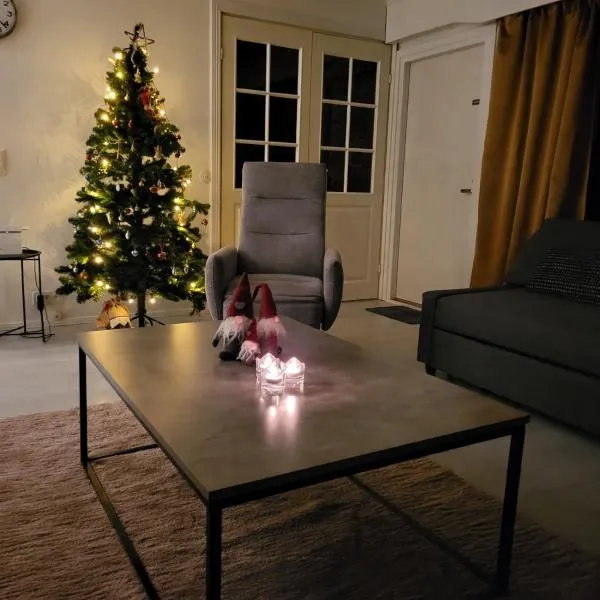 Tilava uudistettu perheasunto, hotel din Rovaniemi