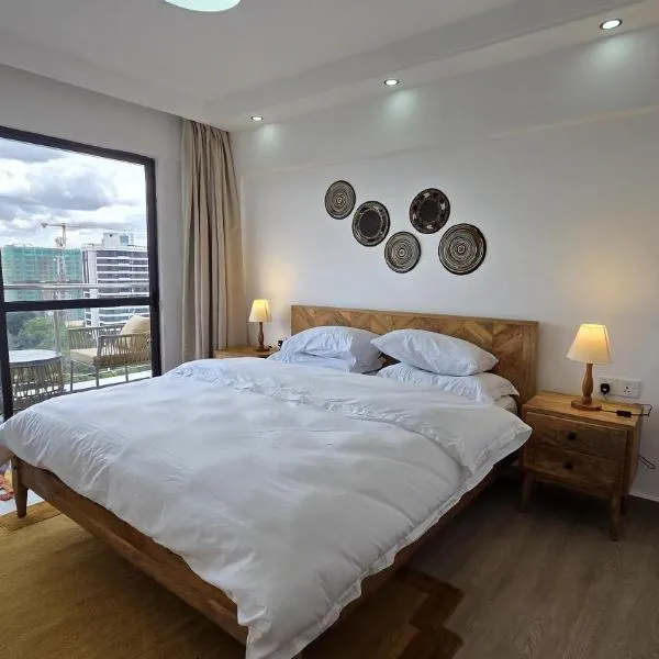 Luxury 2BR, King & Queen Beds, 13th Floor City Views, Pool & Gym, Westlands, hotell sihtkohas Nairobi