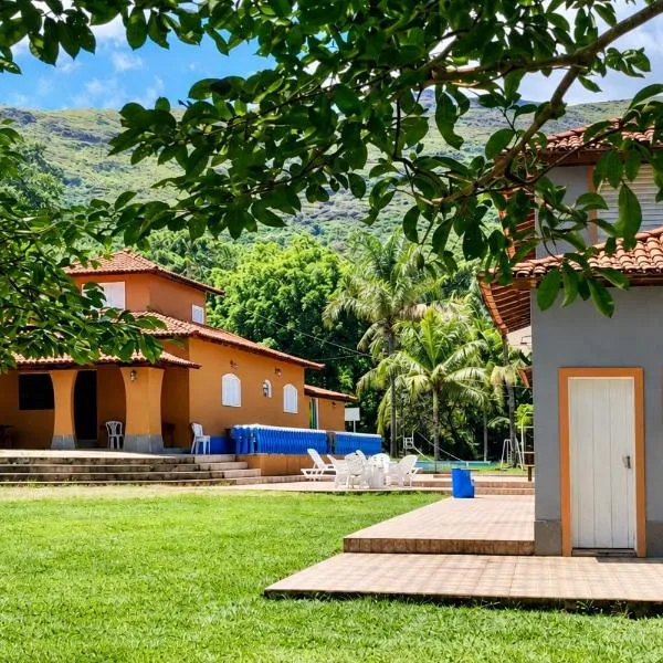 Sítio com duas casas quadra de futebol e cachoeira, hotel di Brumadinho