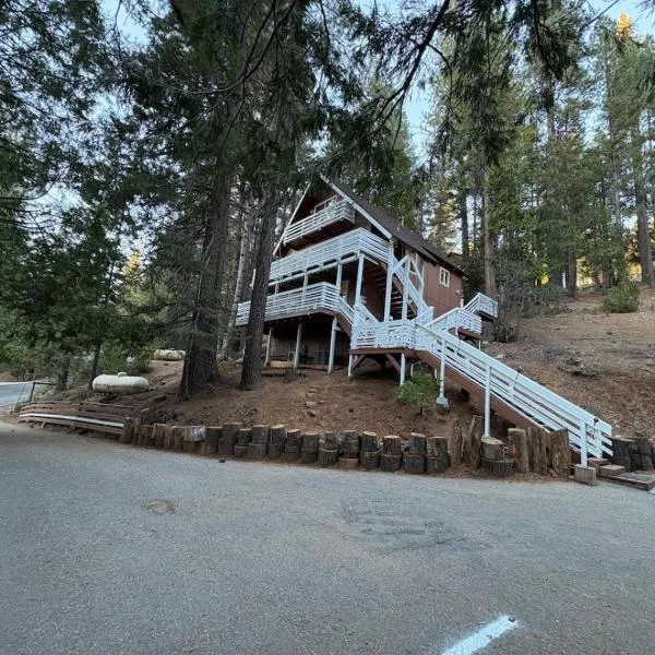 Half Dome Haven - Cozy Yosemite West Studio, hotel v destinaci Yosemite West