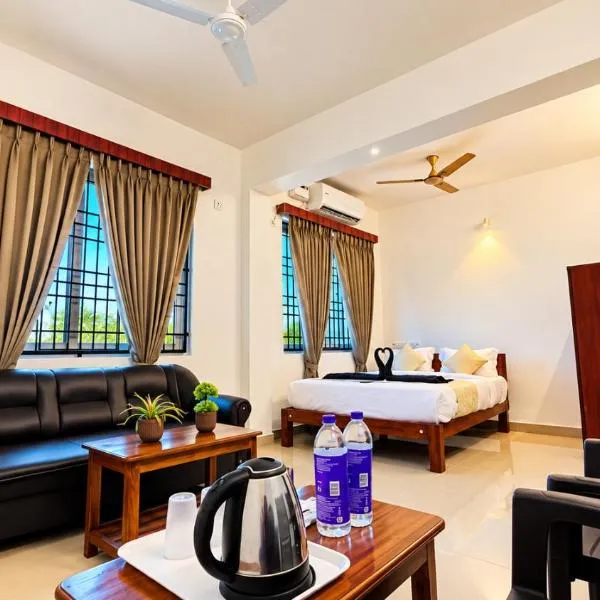 THE PLAZA, Very Close to Indira Gandhi Square, Near Sri Kamatchi Hotel, 100 feet Road, PONDICHERRY - BMC, khách sạn ở Pondicherry